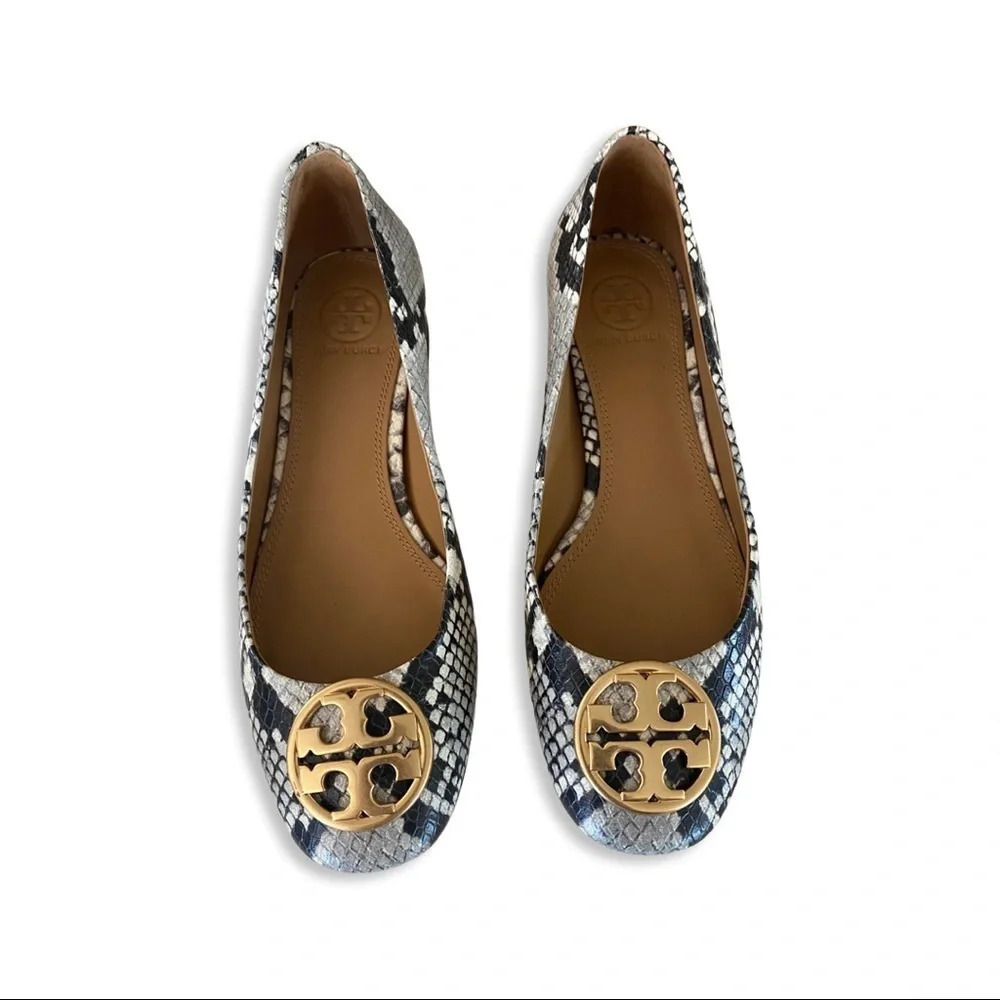 Tory Burch Snake print round toe block heels size: 6